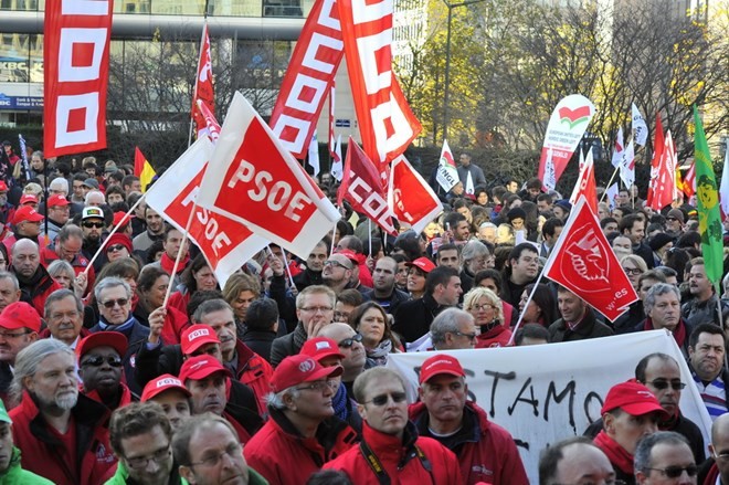 More than 1,000 protesters in Brussels denouncing TTIP - ảnh 1